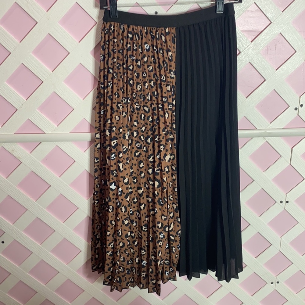Leopard pleaded maxi skirt size small
